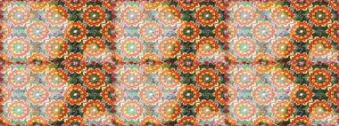 Altın antika ortaçağ dekoratifi, yaprakları ve turuncu renklerde altın desenli süslemeleri olan dikişsiz bir şablon. Kusursuz kraliyet lüksü, altın barok kumaş rengi..