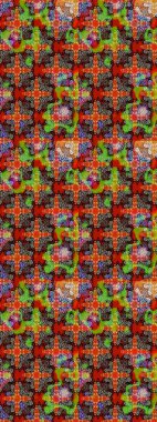 Kırmızı ve kahverengi renkte çiçekler. Küçük çiçekte sevimli çiçek deseni var..