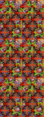 Kırmızı ve kahverengi renkte çiçekler. Küçük çiçekte sevimli çiçek deseni var..