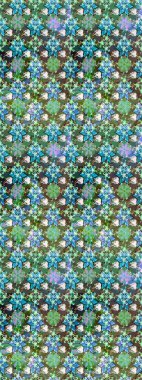 Tekstil veya kitap kapakları, imalat, duvar kağıtları, baskı, hediye paketi ve yapıştırma kitabı için çiçek eskizi geçmişi. Küçük çaplı çiçeklerdeki basit şirin desenler. Raster illüstrasyonu.