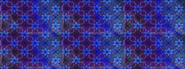 Mor ve mavi renkler üzerine çiçek desenli eskiz, el yapımı papatyalar, papatyalar. Tekrarlayan çiçek arkaplanı, zarif menekşe ve mavi çiçek duvar kağıdı.