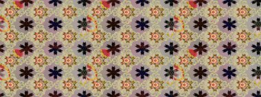 Küçük çiçekli basit bir çiçek çizimi. Moda baskısı, albüm, ambalaj kağıdı ve duvar kağıdı için zarif dekoratif süslemeler. Bej ve nötr renklerde şirin çiçekler. Raster illüstrasyonu.