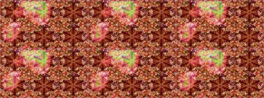 Çiçekler suluboya tarzında kırmızı ve kahverengi renklerde. Kırmızı ve kahverengi renkte çiçekler olan çiçek deseni çiz.
