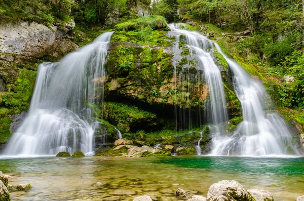Sprookjesachtige Virje Waterval Slovenië Pluzna Dromerig Prachtige Natuurlijke Dubbele Waterval — Stockfoto