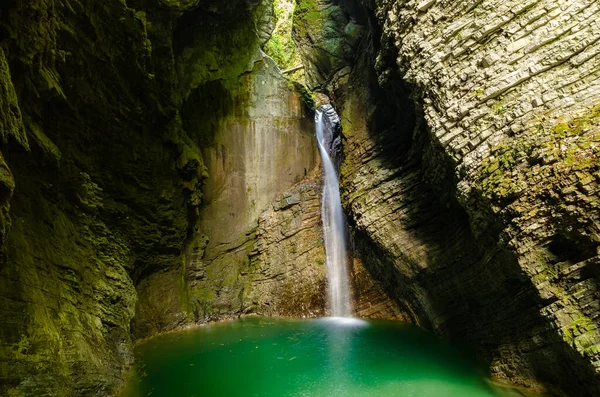 Waterval Kozjak Een Grot Slovenië Dolina Soce Soca Rivier Prachtig — Stockfoto