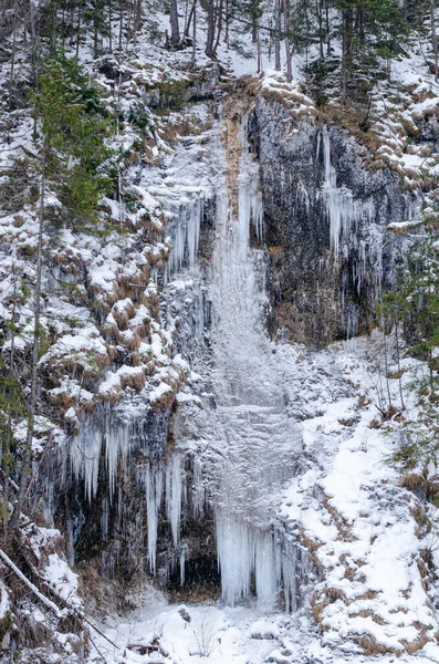 Ein Großer Wasserfall Der Winter Bei Minusgraden Erfroren Ist — Stockfoto