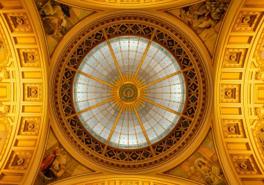 Ulusal müzedeki altın tavanın güzel ayrıntıları. Ayrıntılı tavanı ve boyası olan önemli bir bina..