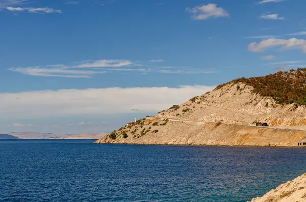 Veduta Una Penisola Montana Con Strada Mezzo Mar Mediterraneo Croazia — Foto Stock
