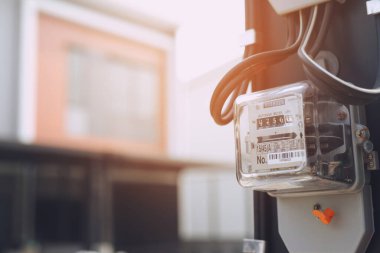 Güç kullanımını ölçen elektrik ölçer. Watt saat elektrik sayacı ölçüm aracı kutup, ev aletleri kullanmak için dış elektrik evin elektrik enerjisi tüketimini izlemek.