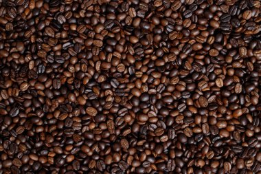 kavrulmuş kahve çekirdeklerinin yakın dokusunun fotografı arka plan olarak kullanılabilir..