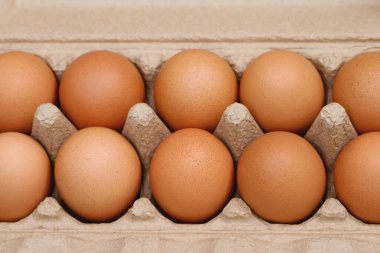 Yumurta sarısı ve yumurta akının faydaları vücut için yüksek protein içerir.