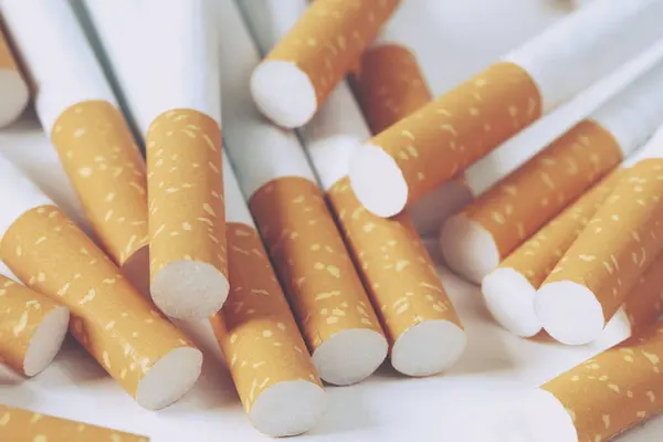 Peel Het Sigaret Pack Voor Bereiden Roken Een Sigaret Verpakkingslijn — Stockfoto
