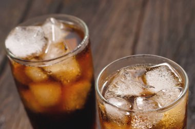 Yumuşak içecekler ve meyve suyu şekerli gazozla karıştırıldığında fiziksel sağlığa olumsuz etki eder.