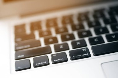 Siber koruma kavramına sahip dizüstü bilgisayarda klavye