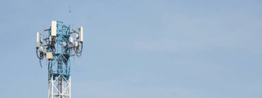 Cep telefonu kulesi ve yüksek hızlı internet ağı