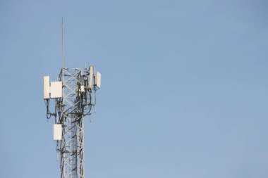 Cep telefonu kulesi ve yüksek hızlı internet ağı