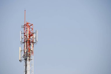 Cep telefonu kulesi ve yüksek hızlı internet ağı. Sinyal anteniName.