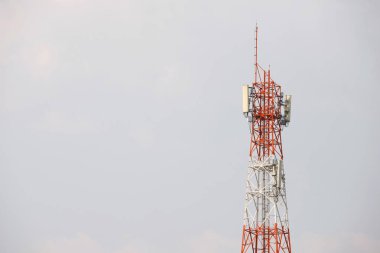 Cep telefonu kulesi ve yüksek hızlı internet ağı. Sinyal anteniName.