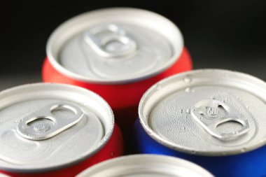 Yumuşak içecekler ve buz vücudu daha fazla şeker istemeye teşvik edebilir mi, sizi daha kolay acıktırır mı, normalden daha fazla yemek yer ve obeziteyi riske atar mı?.