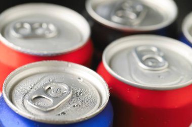 Yumuşak içecekler ve buz vücudu daha fazla şeker istemeye teşvik edebilir mi, sizi daha kolay acıktırır mı, normalden daha fazla yemek yer ve obeziteyi riske atar mı?.