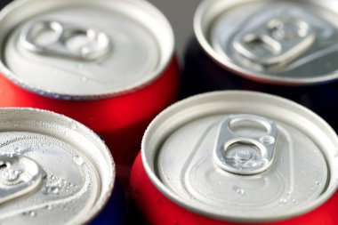 Yumuşak içecekler ve buz vücudu daha fazla şeker istemeye teşvik edebilir mi, sizi daha kolay acıktırır mı, normalden daha fazla yemek yer ve obeziteyi riske atar mı?.