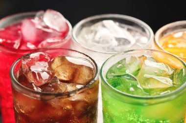 Yumuşak içecekler ve meyve suyu şekerli gazozla karıştırıldığında fiziksel sağlığa olumsuz etki eder.