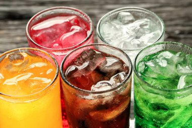 Yumuşak içecekler ve meyve suyu şekerli gazozla karıştırıldığında fiziksel sağlığa olumsuz etki eder.