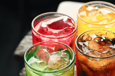 Yumuşak içecekler ve meyve suyu şekerli gazozla karıştırıldığında fiziksel sağlığa olumsuz etki eder.