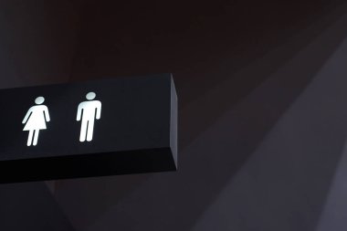 Erkekler ve kadınlar için umumi tuvalet işaretleri