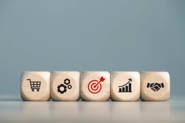 Satışların büyümesi için müşteri pazarlama verilerini analiz etmek amacıyla yapay zeka ile ahşap küp blok