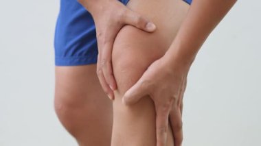 Kas ağrısı ve diz ağrısı olan sporcular.