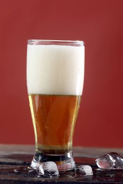 Bira aşırıya kaçmadan içmek yorucu bir günün ardından rahatlamana yardımcı olabilir..
