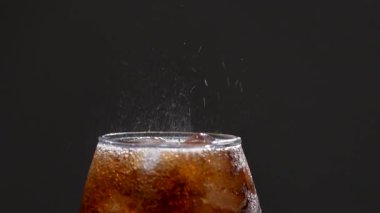 Vücuda iyi gelen tatlı ve ferahlatıcı içecekler.