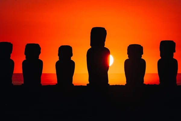 Sonnenaufgang Ahu Tongariki Mit Moai Statuen Auf Der Osterinsel Rapa — Stockfoto
