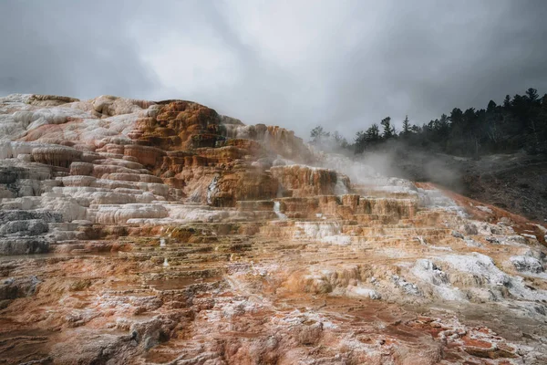 Sideways View Canary Spring Terraces Mammoth Hot Spring Area Yellowstone — Stock Photo, Image