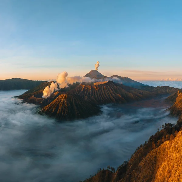 Frumos Răsărit Soare Muntele Bromo Erupția Muntelui Semerio Drona Aeriană — Fotografie, imagine de stoc