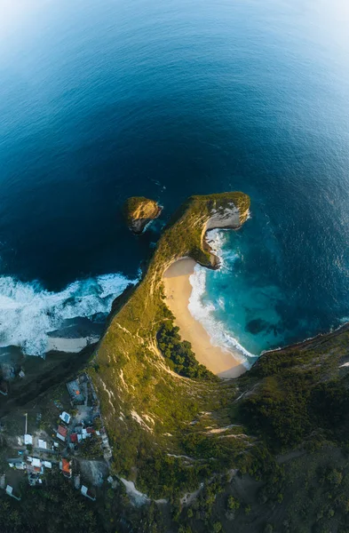 Fotografie Aeriană Plajei Kelingking Coasta Tropicală Insulei Nusa Penida Bali — Fotografie, imagine de stoc