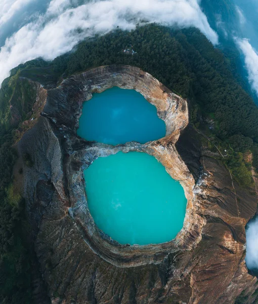 位于弗洛雷斯岛恩德的达瑙火山Kelimutu的空中无人机视图 五彩斑斓的火山口湖东努沙登加拉空中景观 — 图库照片