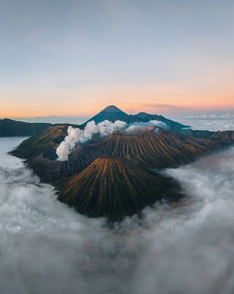 位于印度尼西亚东爪哇Bromo Tengger Semeru国家公园的活火山 布罗莫山美丽的日出 无人驾驶飞机射击 — 图库照片