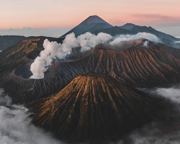 Hermoso Amanecer Monte Bromo Volcán Activo Parque Nacional Bromo Tengger —  Fotos de Stock