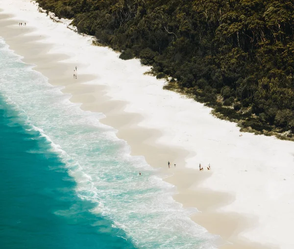澳大利亚新南威尔士州白沙滩上的全景航空无人机图片 — 图库照片