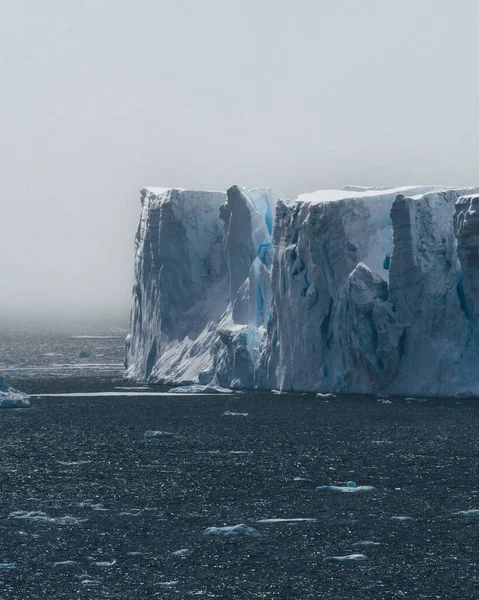 Paisaje Natural Antártico Con Icebergs Fiordo Hielo Antártico Durante Sol — Foto de Stock