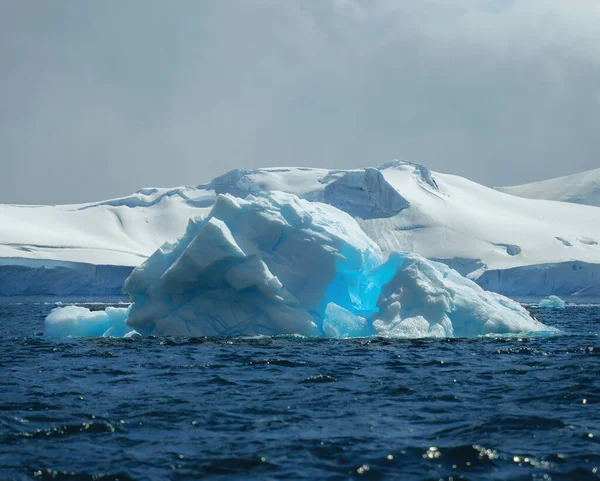 Paisagem Natural Antártica Com Icebergs Fiorde Gelo Gronelândia Durante Sol — Fotografia de Stock