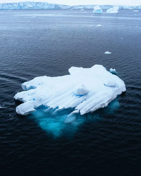 Antarktisz Természeti Táj Jéghegyekkel Grönlandon Éjféli Napsütés Idején Antarktisz Ilulissat — Stock Fotó