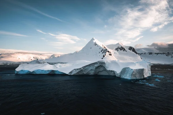 Гарні Засніжені Гори Проти Заходу Сонця Антарктиді Глобальне Потепління Подорожі — стокове фото