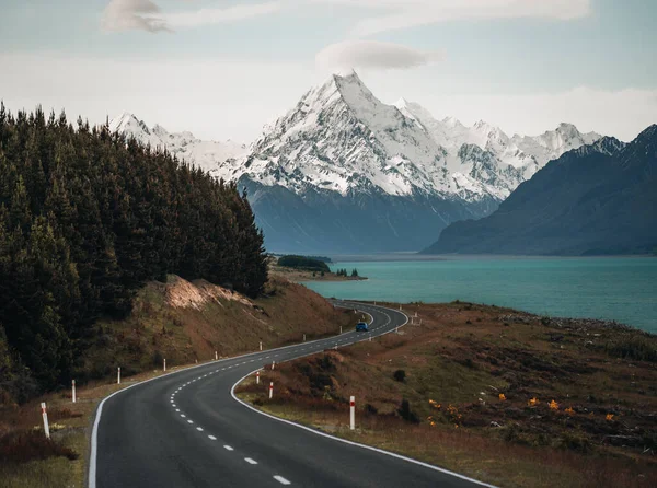 Malownicza Kręta Droga Wzdłuż Jeziora Pukaki Parku Narodowego Mount Cook — Zdjęcie stockowe