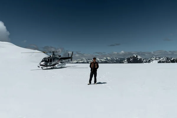 Helikopter Sneeuw Landing Nieuw Zeeland Toerist Geniet Van Rit Franz — Stockfoto