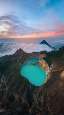 Diamond Beach, Nusa Penida, Bali, Endonezya 'daki mavi sahil insansız hava aracı görüntüsü