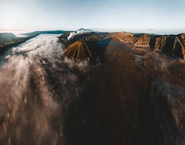 Légi Felvétel Bromo Kráter Hegyről Kelet Jáva Indonézia Férfi Áll — Stock Fotó
