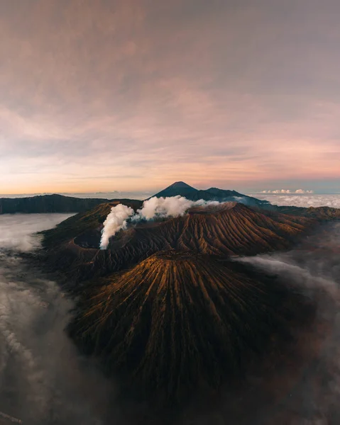 印度尼西亚爪哇岛布罗莫火山的日出全景 全景航空视图 — 图库照片